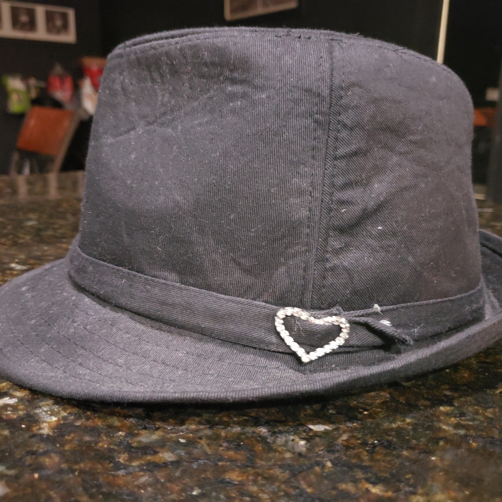 Black heart fedora
